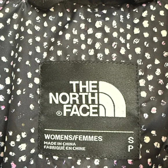 The North Face Women's Black Puffer Jacket - Picture 2 of 6